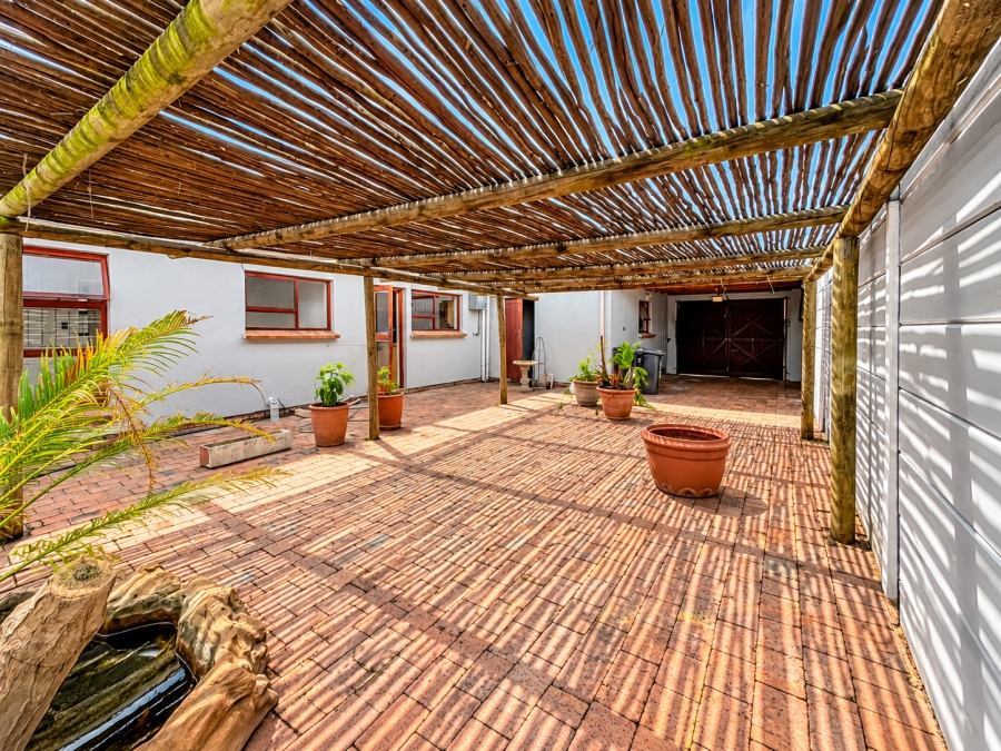 4 Bedroom Property for Sale in Bothasig Western Cape